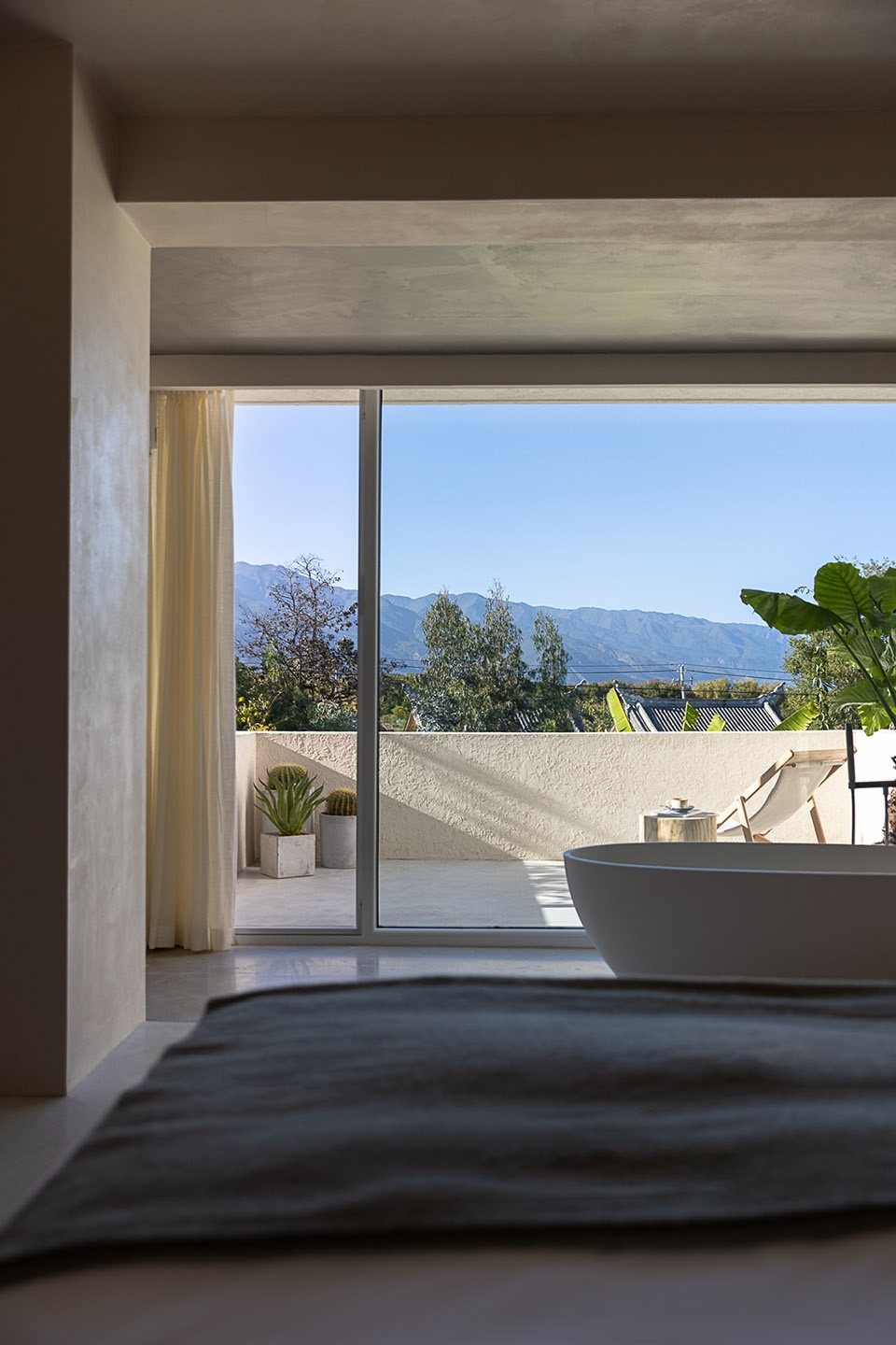 酒店設(shè)計(jì)公司白平衡度假酒店裝修案例分享(圖13) dlbphsjsdjjd-33.jpg