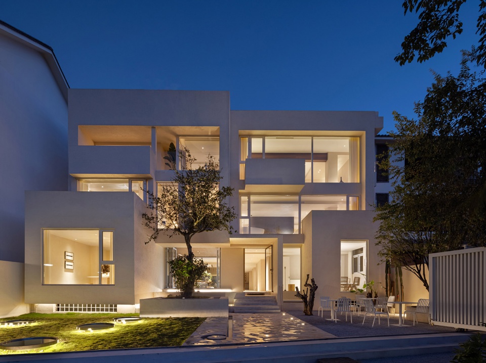 酒店設(shè)計(jì)公司白平衡度假酒店裝修案例分享(圖15) dlbphsjsdjjd-36.jpg