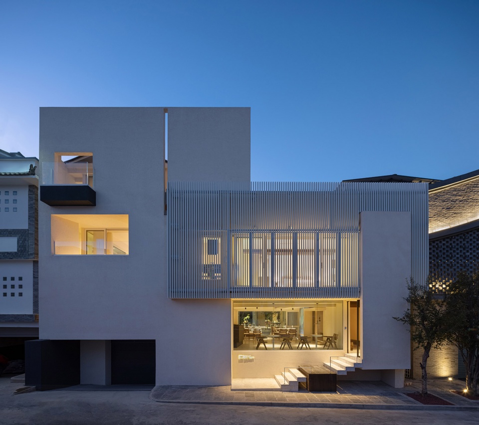 酒店設(shè)計(jì)公司白平衡度假酒店裝修案例分享(圖16) dlbphsjsdjjd-37.jpg