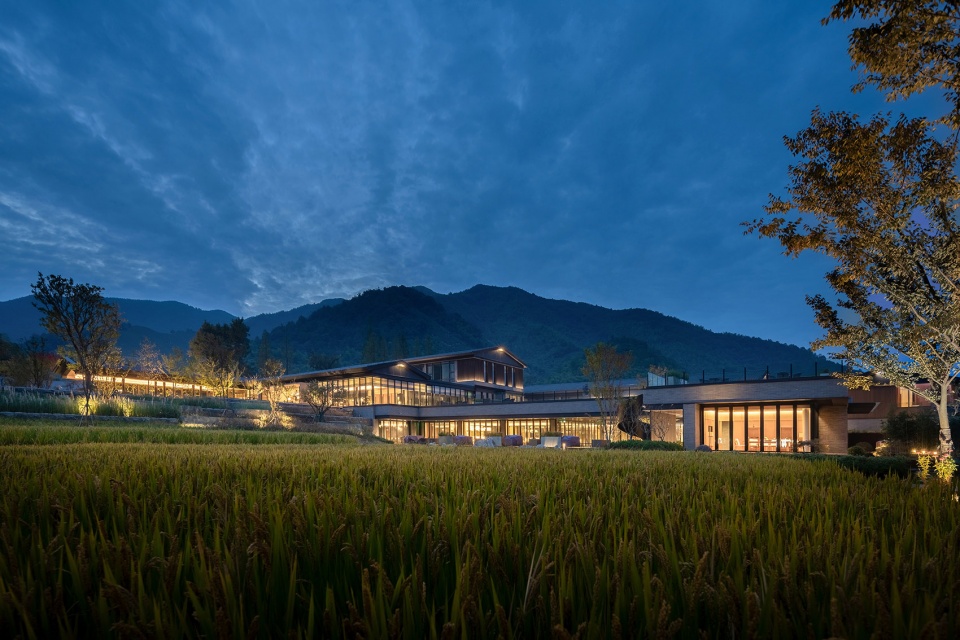 度假酒店設(shè)計(jì)公司柏翠姚良酒店裝修案例(圖2) ajbcyldjjd-4.jpg