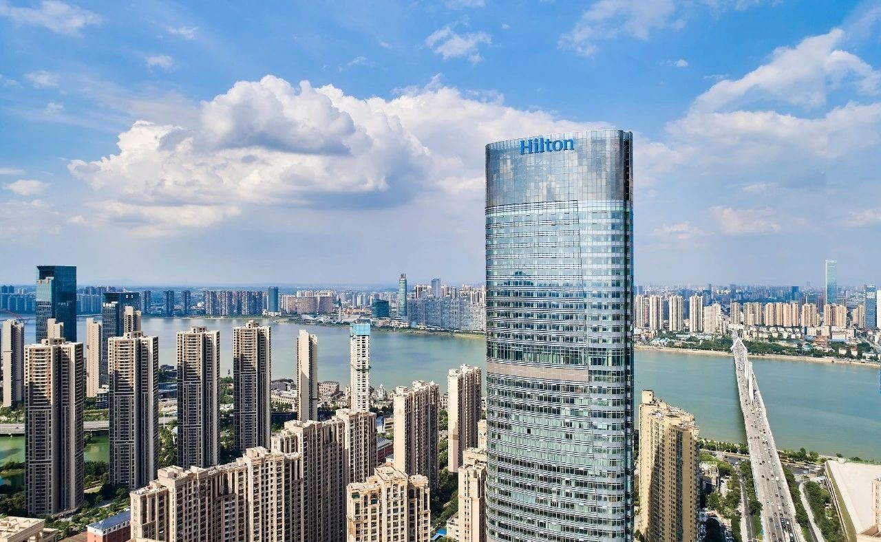 長沙世茂希爾頓五星級酒店裝修設(shè)計案例(圖1) 長沙世茂希爾頓五星級酒店裝修設(shè)計案例(圖1)