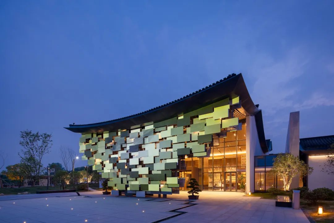 酒店裝修公司推薦悅季·望湖酒店設(shè)計(jì)案例(圖2) DM_20220830143743_002.jpg