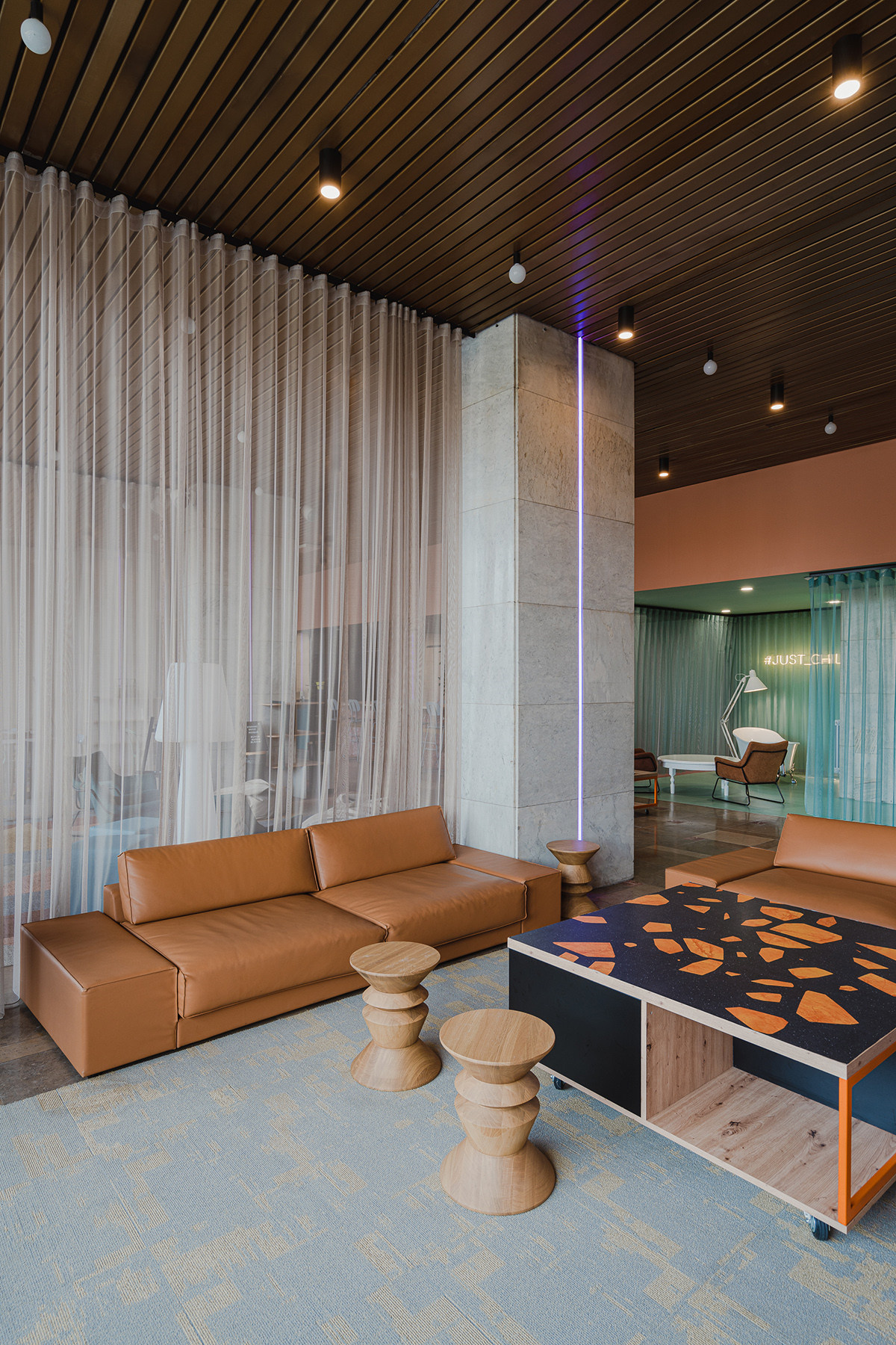 國外年輕有活力的時尚酒店大堂設(shè)計(圖6)