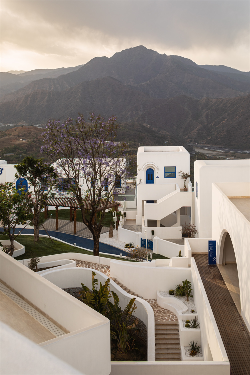 四川日照半山度假民宿酒店裝修設(shè)計方案(圖1)