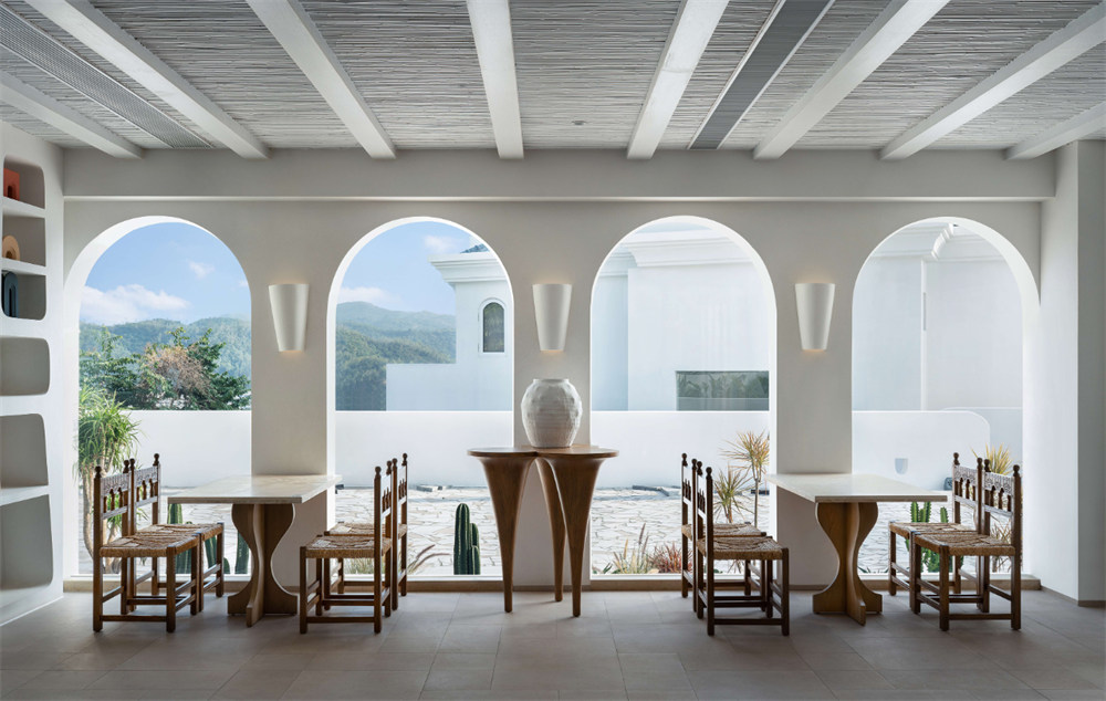 蜜悅·藍白圣島懸崖泡池海景民宿裝修設計方案(圖4)