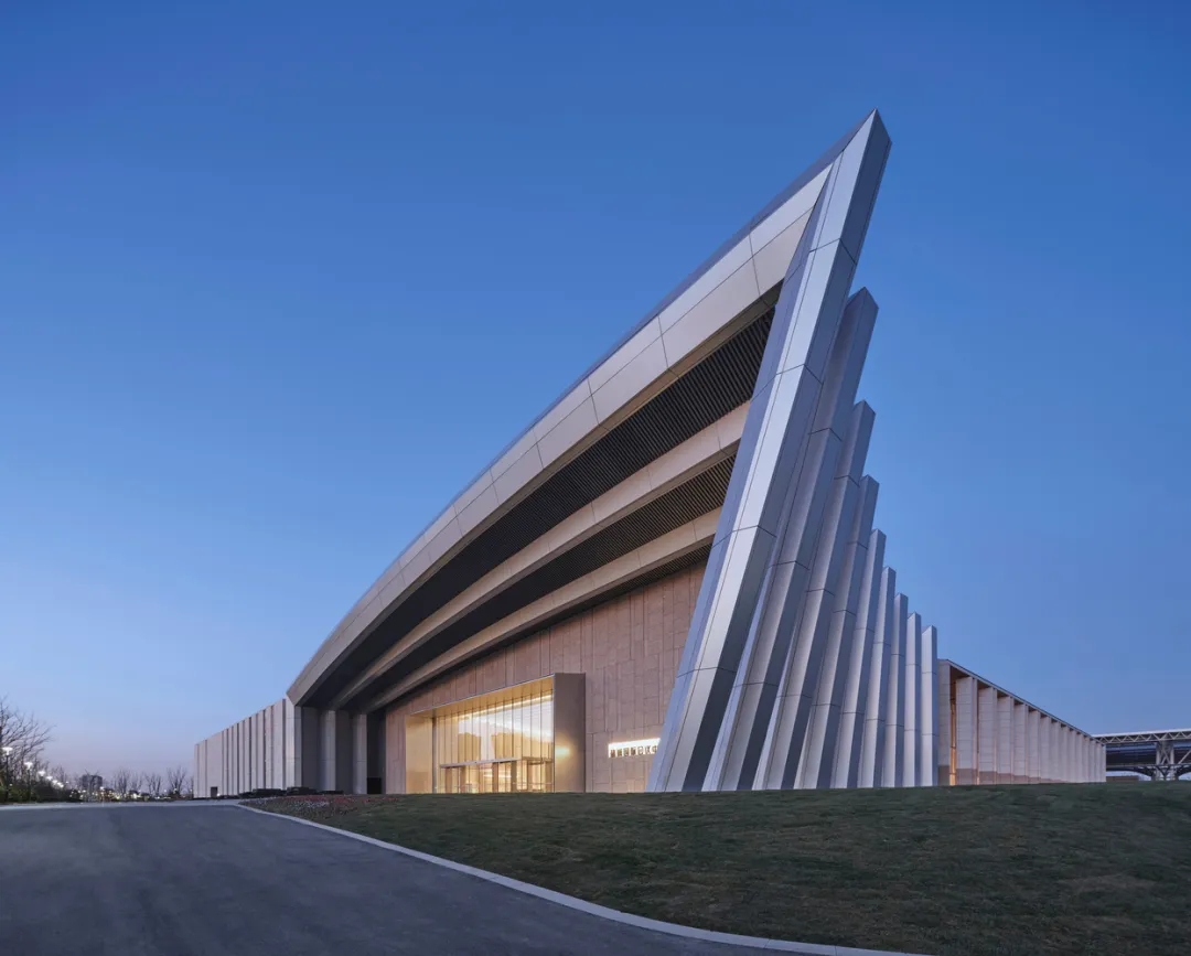 18000㎡鹽城國際會議中心裝修設(shè)計方案(圖1) 640_wx_fmt=other&wxfrom=5&wx_lazy=1&wx_co=1&tp=webp.webp (1).jpg