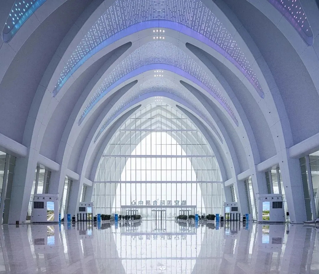 河北廊坊臨空國際會(huì)展中心裝修設(shè)計(jì)方案(圖2) 640_wx_fmt=jpeg&tp=webp&wxfrom=5&wx_lazy=1&wx_co=1.webp (1).jpg